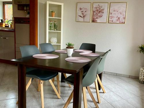 บริการและสิ่งอำนวยความสะดวก, Schöne Ferienwohnung (Schone Ferienwohnung) in อิทเซเฮอ