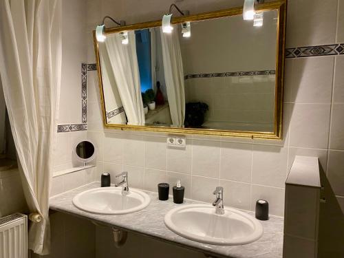 ห้องน้ำ, Schöne Ferienwohnung (Schone Ferienwohnung) in อิทเซเฮอ