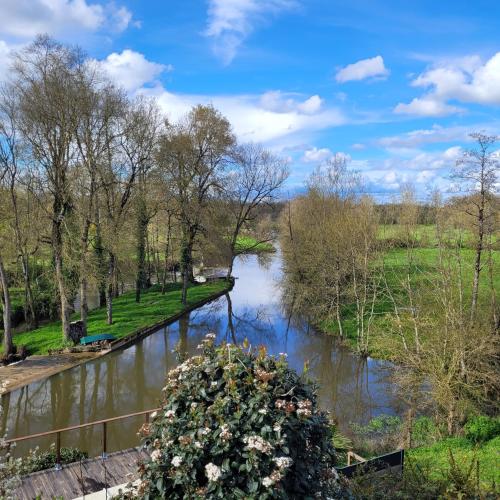 Le Moulin du Gué en Vendée Gite atypique et exceptionnel de 15 personnes au bord de l'eau à 30 minutes du PuyduFou