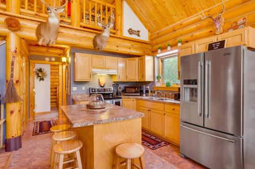 Merrillan Cabin with Fire Pit Less Than 1 Mi to Lake Arbutus in Merrillan, USA