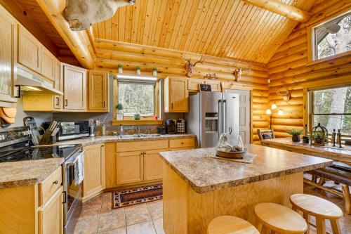 Merrillan Cabin with Fire Pit Less Than 1 Mi to Lake Arbutus in Merrillan, USA