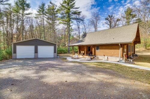 Merrillan Cabin with Fire Pit Less Than 1 Mi to Lake Arbutus