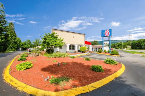 Motel 6-Salem, VA