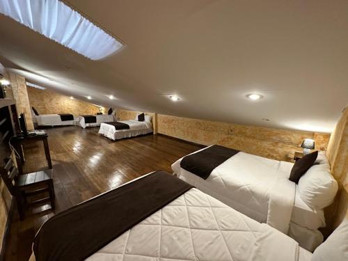 3 double beds, 2 twin beds