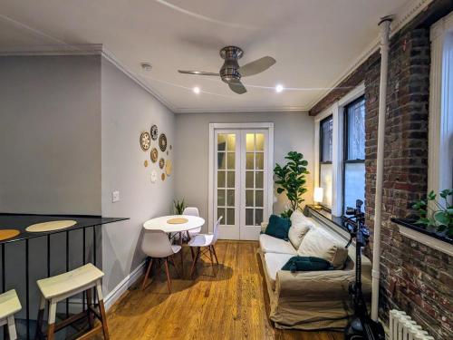 Lovely Room at 3 bedroom Apt at East Village - 편의 시설/서비스