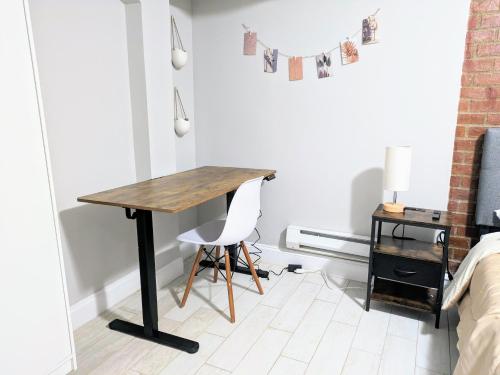 Lovely Room at 3 bedroom Apt at the heart of East Village in New York, USA