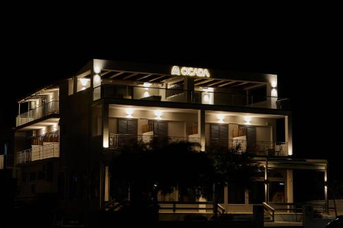 CICADA HOTEL 4