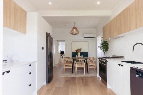 Urban Getaway Bardon Luxe 3 bed 2 bath and pool