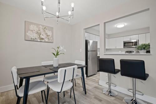Cozy 2BR Stay in Rochester Hills in Rochester Hills, USA