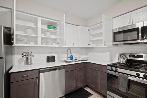 Cozy 2BR Stay in Rochester Hills in Rochester Hills, USA