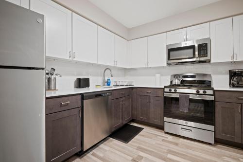 Cozy 2BR Stay in Rochester Hills in Rochester Hills, USA