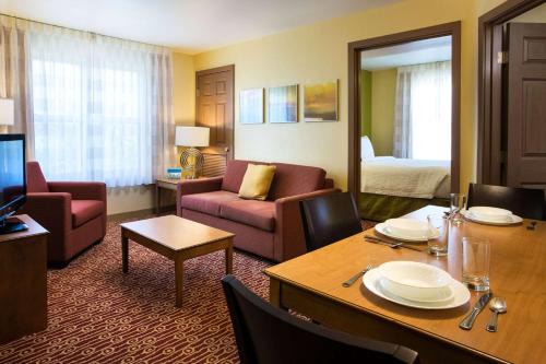 Two Bedroom Suite - Queen in Each room in Sonesta Simply Suites Phoenix Scottsdale