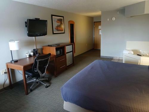 Black Beach Inn by GrandStay in Silver Bay, USA
