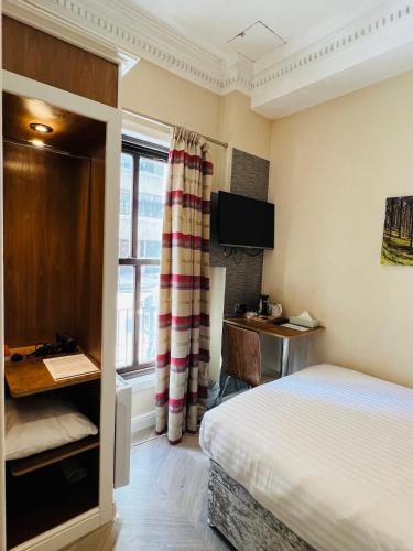 Cheshire Hotel Oxford Circus - image 6