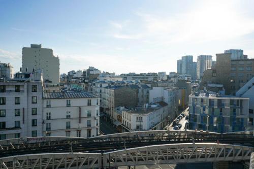 Cozy love nest near the Eifel Tower - image 9