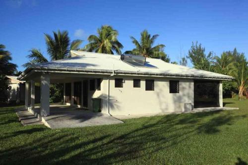 Buitenkant, Are Kapakapa in Aitutaki Airport
