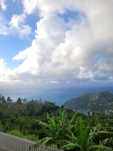 . Sage Mountain Skyway, Comfortable One Bedroom in Sage Mountain, Tortola