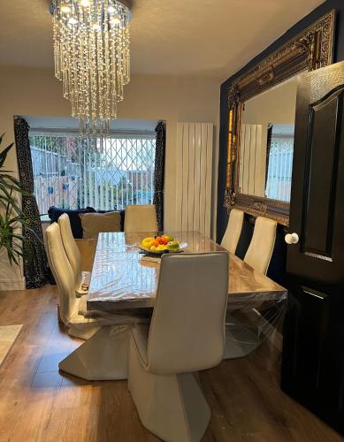 Double Room- 1 Person -in Great Barr Near M5 - M6 - Parking - TV Bed-Garden, Birmingham (photo 10)