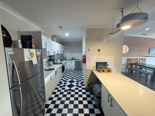 Kitchen, The Entrance Backpackers in Central Coast