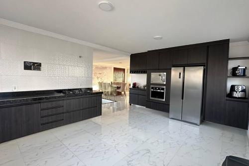 6 Suites, banheira, Piscina, no coração da Região dos Lagos (6 Suites, banheira, Piscina, no coracao da Regiao dos Lagos) in Balneario das Conchas