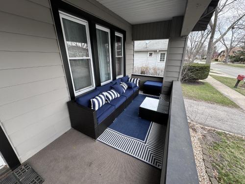 Spacious Retreat Near Convention Centers home in Des Plaines, USA