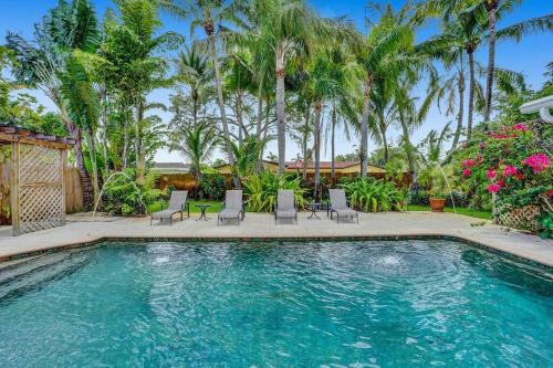 Garden Oasis Vila with Heated Pool near Hard Rock, Golf, FLL, Beach in Hollywood, USA