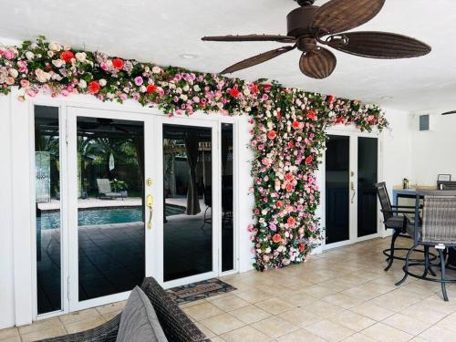 Garden Oasis Vila with Heated Pool near Hard Rock, Golf, FLL, Beach in Hollywood, USA