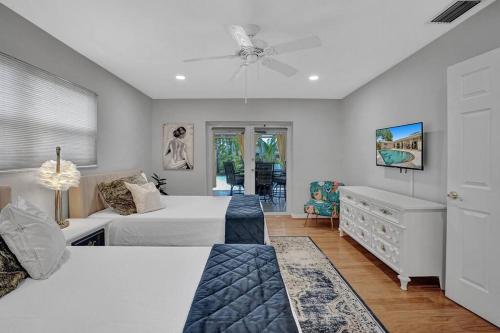 Garden Oasis Vila with Heated Pool near Hard Rock, Golf, FLL, Beach in Hollywood, USA