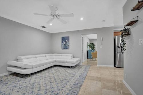 Garden Oasis Vila with Heated Pool near Hard Rock, Golf, FLL, Beach in Hollywood, USA