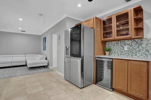 Garden Oasis Vila with Heated Pool near Hard Rock, Golf, FLL, Beach in Hollywood, USA