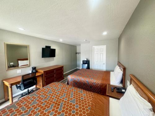 2 queen beds