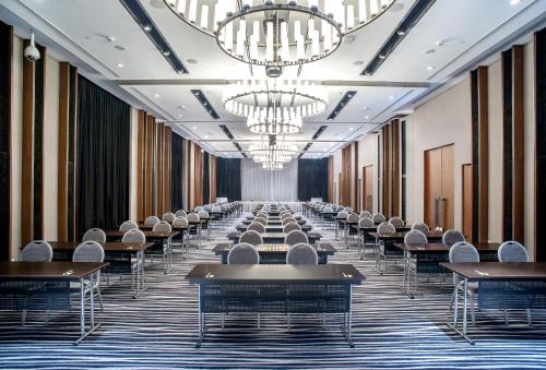 54209272 Amara Bangkok Hotel