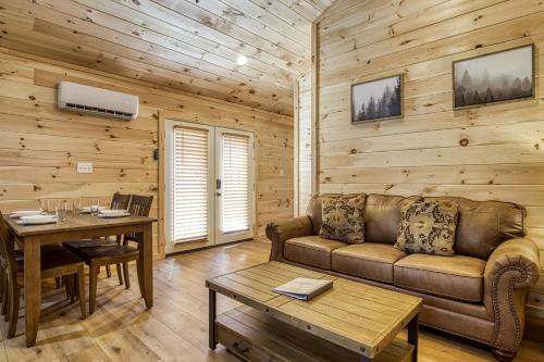 Misty Cove Cabin in Cosby, USA