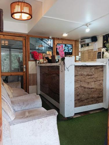 Lobby, ASTON HOME STAY in Shimla