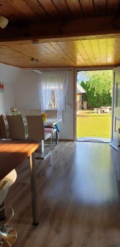 schönes Ferienhaus 500 m vom Freistrand am Balaton (schones Ferienhaus 500 m vom Freistrand am Balaton) in Balatonmáriafürdő