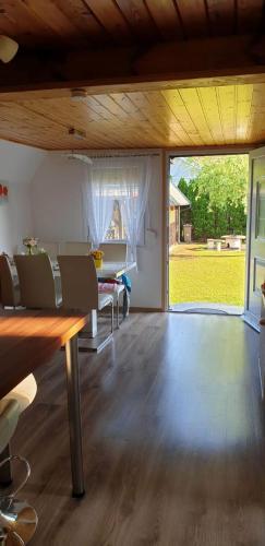 schönes Ferienhaus 500 m vom Freistrand am Balaton (schones Ferienhaus 500 m vom Freistrand am Balaton) in Balatonmáriafürdő