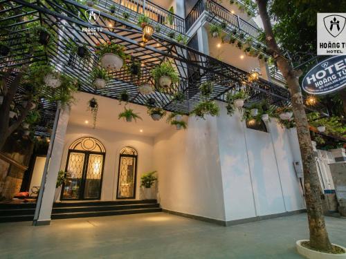 Hoàng Tử Hotel CS4 - Ngõ 12 Trần Kim Xuyến, Yên Hoà - by Bay Luxury