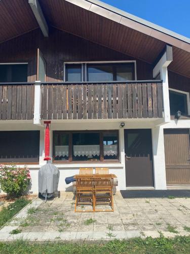 Viesnīcas āriene, "Chez Muttie" At the heart of Thollon Resort between lake and mountain in Thollon-les-Memises