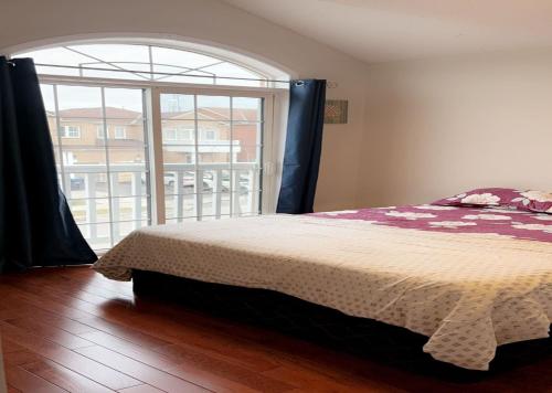 Erkély/terasz, Bright Queen Room close to Sheridan College and Airport in Brampton