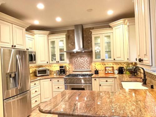 CASA LUX MONICA Prime Santa Monica Luxury Home ONE-OF-A-KIND in Los Angeles, USA
