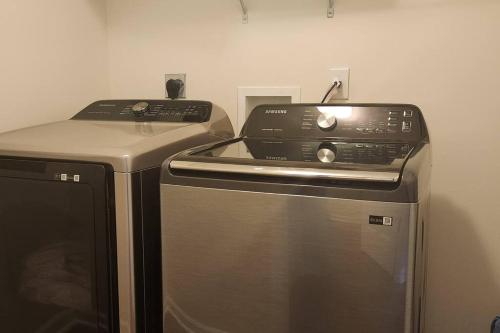 Modern 5 Bedroom Home, 6 miles from Skyline Drive in Waynesboro, USA