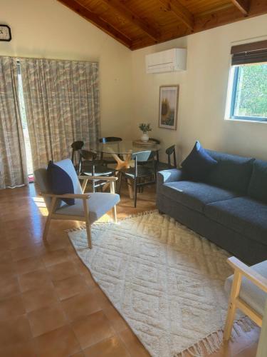 River foreshore Cabin in Bridgewater on Loddon