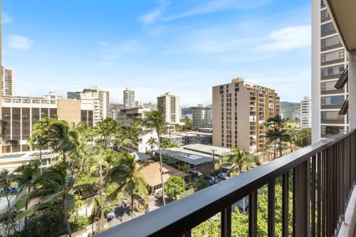 Light & Airy 8th Floor Ocean View Condo with Lanai condo