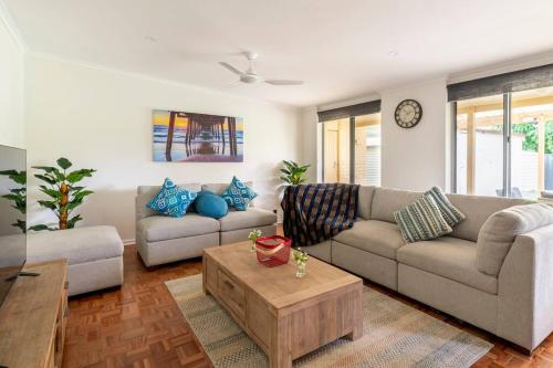 Birkinshaw Villa (3 Bedroom with Parkings)