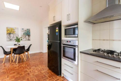 Birkinshaw Villa ( 3 Bedroom With Parkings ) - Manningham