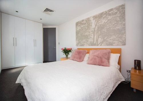 Exquisite Family Home Near Coogee Beach - image 13