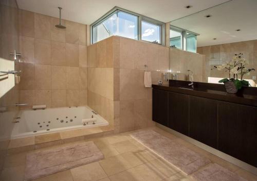 Exquisite Family Home Near Coogee Beach - image 2