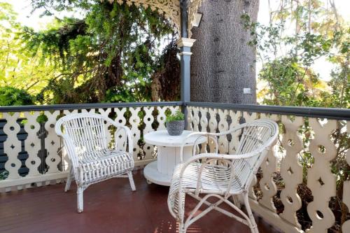 Charming On Charles - Launceston