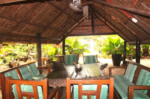 Driftwood Village Resort - 레스토랑