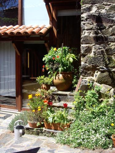 Sissepääs, Patio do Xisto in Gondramaz